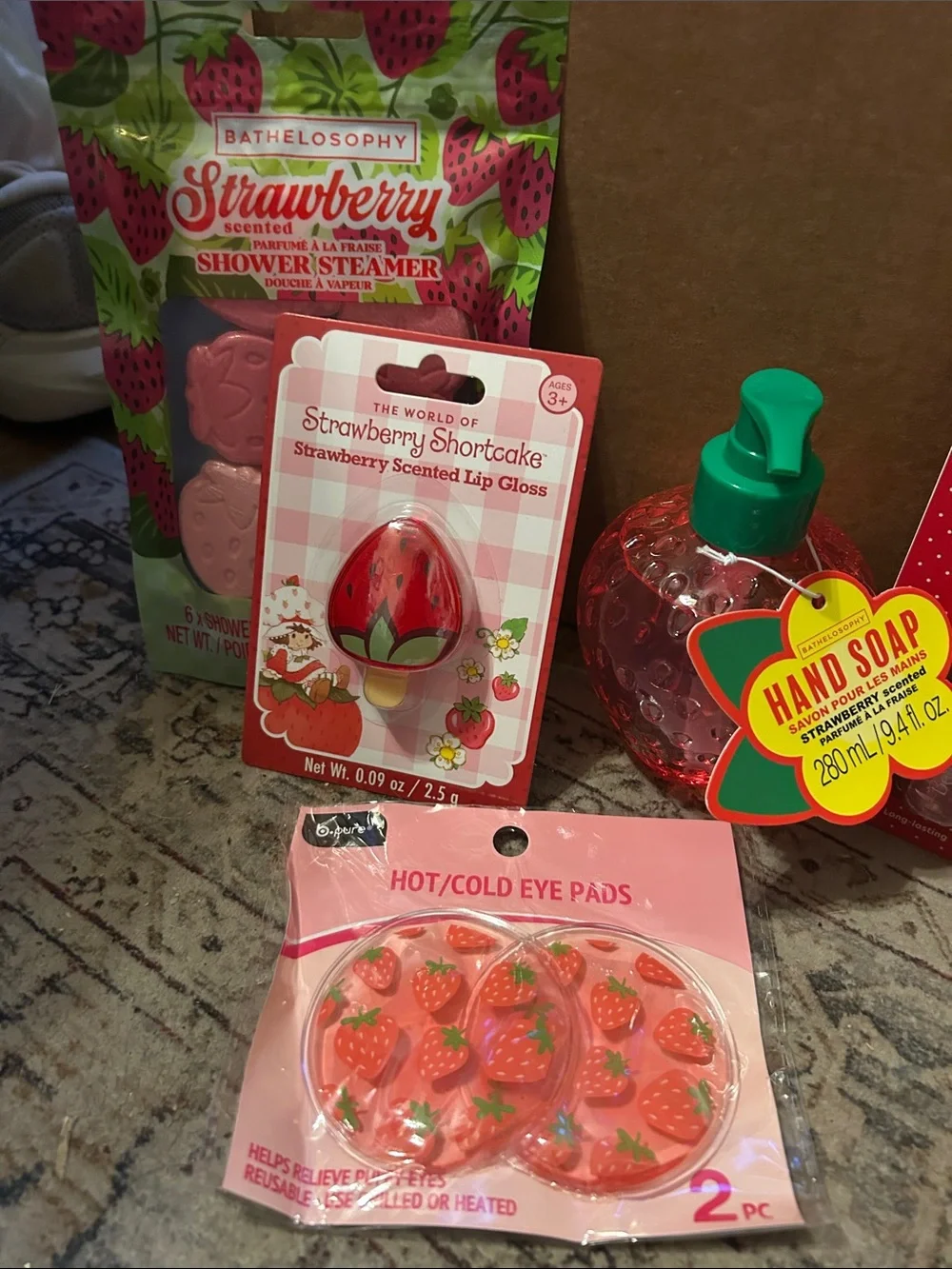 Strawberry bath set Set - Pink & Red Strawberry-Themed Care Kit
